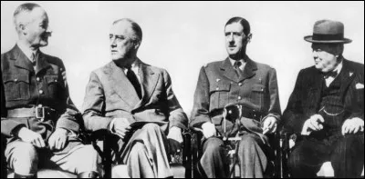 Personnage d'importance du XXe siècle, il fut le seul président américain à avoir été élu 4 fois. Confronté à la Grande Crise, il mit en uvre le New Deal qui relança l'économie. Il réforma le système bancaire et fonda la Sécurité sociale. 
C'était aussi l'un des principaux acteurs de la Seconde Guerre mondiale. Il fut commandant en chef de l'armée américaine et prépara l'après-guerre :