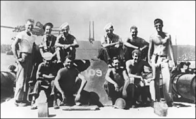 L'incident du PT-109, dont on voit l'équipage et lui, à l'extrême droite, en fit un héros de guerre, son bateau avait été détruit par les Japonais. Il fit des exploits à la nage pour sauver 11 vies. 
En tant que président de son pays, il dit : "Ne vous demandez pas ce que votre pays doit faire pour vous, mais ce que vous devez faire pour votre pays".
Il lança la conquête spatiale :