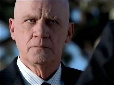 Comment s'appelle le général ?