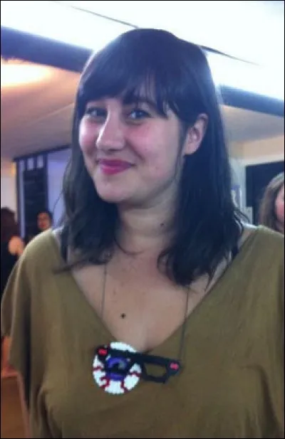 Comment s'appelle la sur de Julie de Bona ?