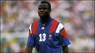 Né le 2 janvier 1967, ce footballeur français compte pas moins de 45 sélections en équipe de France :