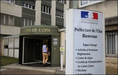 Qui devint préfet à quarante ans, puis Premier ministre à cinquante ans ?