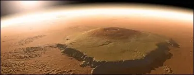 Le plus haut sommet connu du système solaire, le Mont Olympe, est situé sur la planète Mars.