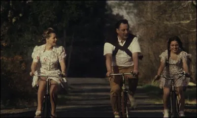 Dans le film ''Le Vieux Fusil'', Philippe Noiret joue le rôle de Julien Dandieu. Qui incarne sa femme Clara ?