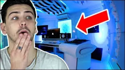 Quel membre se trouve dans le studio de musique ?