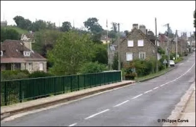 Je vous emmène en Normandie, au Mesnil-Villement. Village de l'arrondissement de Caen, entre le pays de Falaise et la Suisse normande, il se situe dans le département ...