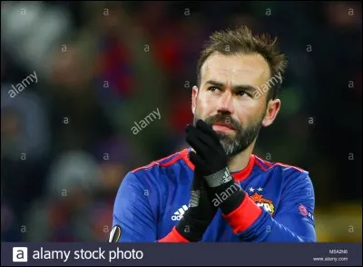 Ce joueur est le capitaine de l'&eacute;quipe...