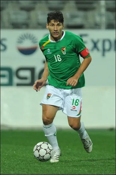 Ce joueur est le capitaine de l'&eacute;quipe...