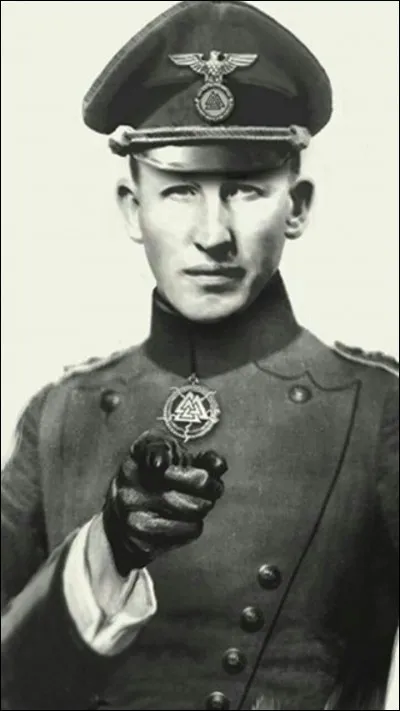 Quel criminel de guerre nazi est assassiné par la Résistance tchécoslovaque ?