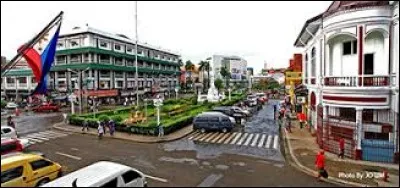 Cette ville des Philippines, peuplée de 800 000 habitants, située à la pointe ouest de l'île de Mindanao, c'est :