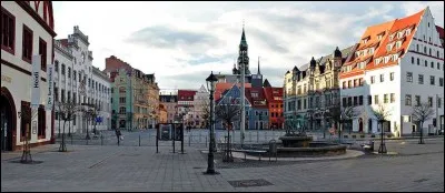Cette ville allemande de 90 000 habitants, en Saxe, en RDA avant 1990, c'est :