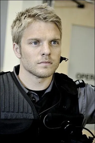 C'est un ancien militaire des forces spéciales canadiennes, voici ...