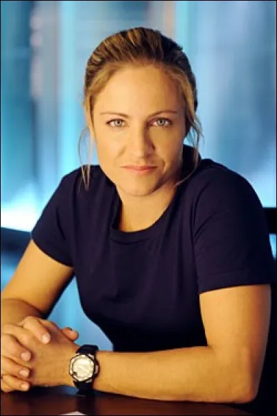 Qui Donna Sabine remplace-t-elle au début de la saison 2 ?