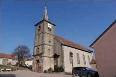 Voici l'église Saint-Séverin de Haut-Clocher. Village de l'ancienne région Lorraine, il se situe dans le département ...
