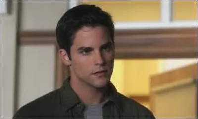 Dans quel épisode Noël Kahn meurt-il ?