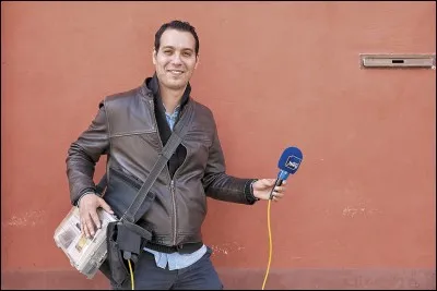 Mon m&eacute;tier consiste &agrave; collecter, v&eacute;rifier, synth&eacute;tiser et commenter des faits pour les pr&eacute;senter au public. Que suis-je ?