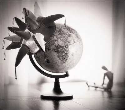 'T'as beau pas être beau, oh, oh, oh, oh, monde cinglé, hé, hé, hé, hé, j't'ai dans la peau, oh, oh, oh, oh, j't'aime, t'aime, t'aime'. De qui sont ces paroles ?