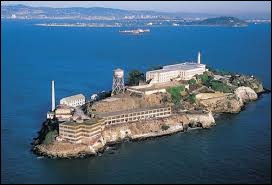 Quel est le nom de cette île se situant dans la baie de San Francisco ?