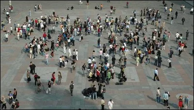 Le 31 mars 2018, Bologne compte 389 665 habitants, ce qui la place au [...] rang des villes italiennes, classées par leur nombre d'habitants.