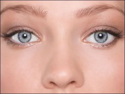 Les yeux humains sont d&eacute;sign&eacute;s comme &eacute;tant dans quelle r&eacute;gion du corps ?