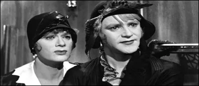 Dans "Certains l'aiment chaud", on voit deux acteurs, délicieusement maquillés et élégamment chapeautés endossant des rôles féminins. 
Qui sont-ils ?
