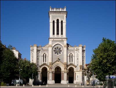 Qu'est-ce qui a été inventé à Saint-Étienne dans la Loire ?