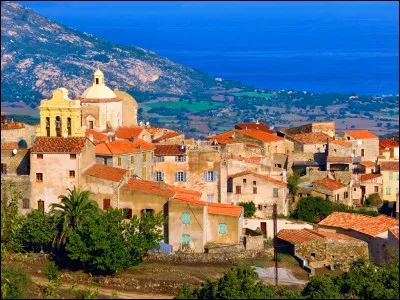 La Corse est une des premières nations au monde à avoir considéré les femmes comme des citoyennes. Quand le droit de vote, à partir de 25 ans, leur a-t-il été accordé ?