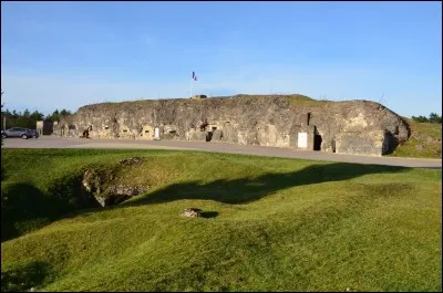 Qui a tenté de sauver les soldats du fort de Vaux dans la Meuse ?