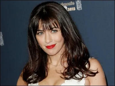 Le 27 novembre 2015, elle participe à l'hommage national aux victimes des attentats du 13 novembre 2015 à Paris, en reprenant la chanson "Quand on n'a que l'amour" de Jacques Brel. Elle est accompagnée de Yael Naim et de...