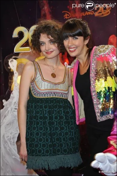 Comment se prénomme la petite sur de Nolwenn ?