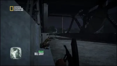 Pendant que Wally Parr neutralise le blockhaus, le lieutenant Brotheridge mène l'assaut contre le pont lui-même.
Le soldat Bill Gray était muni d'une mitrailleuse BREN.
Que fit une sentinelle allemande ?