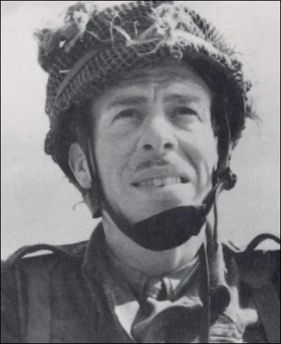 Comment se nommait le commandant d'une unité arrivée par planeurs ?