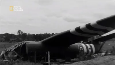 À quelle distance du pont de Bénouville (en moyenne) les 3 planeurs ont-ils atterri ?