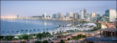 Quel océan borde Angola ?