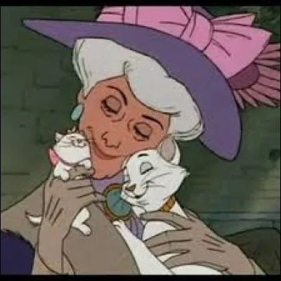 Comment se nomme la dame s'occupant des chats ?