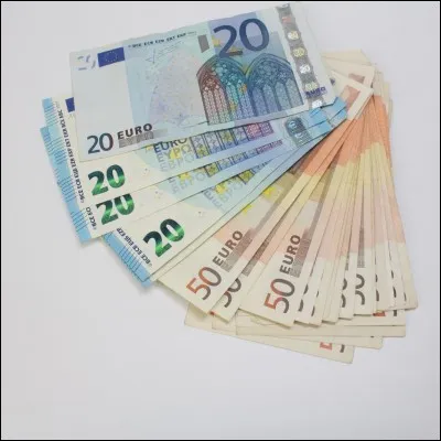 Cet objet coûtait mille _____ .