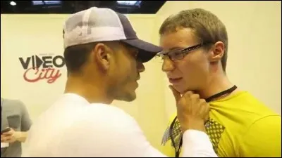 Il a un ______ avec son voisin.