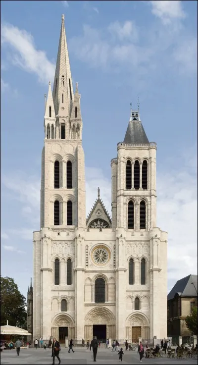La _____ Saint-Denis est une église de style gothique.