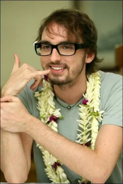 Avec qui a-t-il chanté sur son 1er album en duo ?