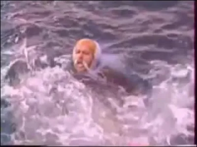 Qui a jeté le père Fouras à la flotte ?