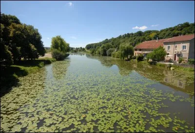 La multiplication 3 × 18 aboutit à :