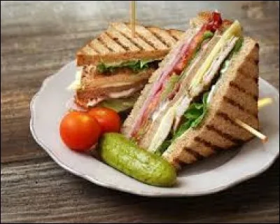 Quelle est la particularité d'un club sandwich ?