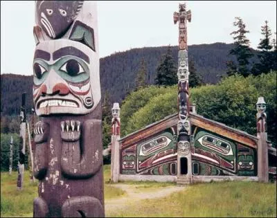 Voici un totem de la tribu des Tlingit, en Amrique. Il se trouve...