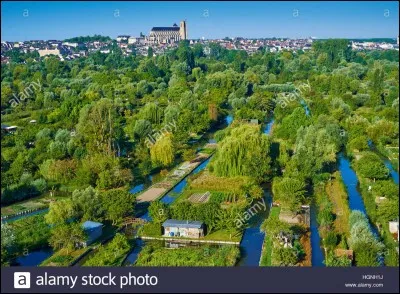 &Agrave; quelques centaines de m&egrave;tres de la ville, des &icirc;lots de nature pr&eacute;serv&eacute;e...