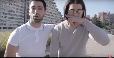 Quel groupe de rap a chanté ces paroles "On voyage, J'm'en bats les couilles, j'suis faya J'vogue sur une plaquette d'aya J'sais pas pourquoi j'déraille Paire d'lunettes sur le zen" ?