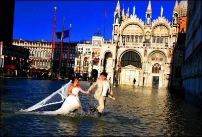 Quelle ville est triste d'après l'une de ses chansons ?