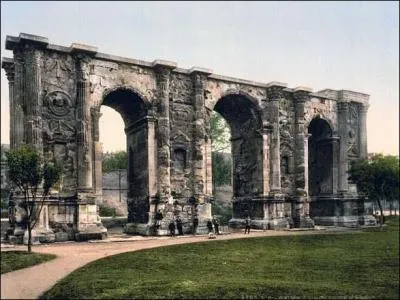 La porte de Mars,  Reims, est le plus long arc du monde.
