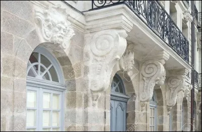 La vallée égrène plusieurs villages invariablement dotés de trois attributs : un château, un pont sur le Cher et des maisons en...