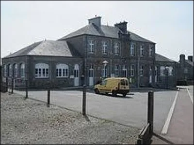 Je vous emmène maintenant dans l'ancienne région Basse-Normandie, à Coulouvray-Boisbenâtre. Nous sommes dans le département ...