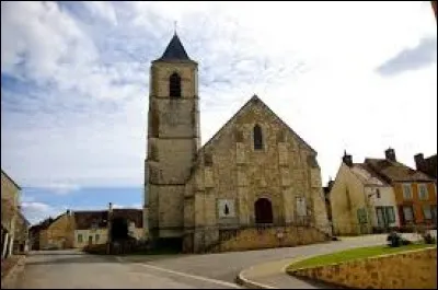 Nous sommes devant l'église Saint-Martin de Mâle. Ancienne commune Ornaise, elle se situe en région ...
